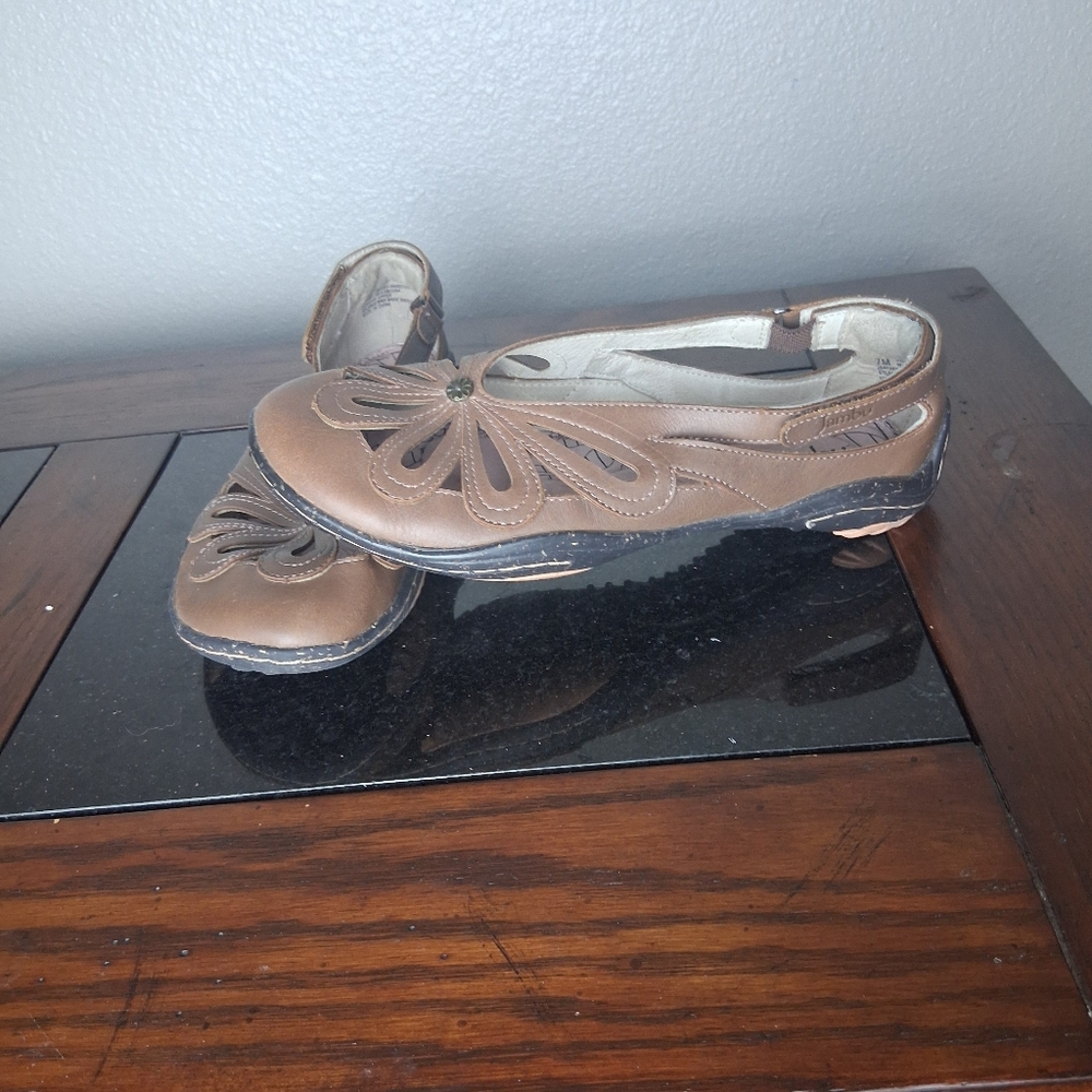 Jambu Adventure Designs Bare Feet Designs Womens Size 7 In Brown Flower Design